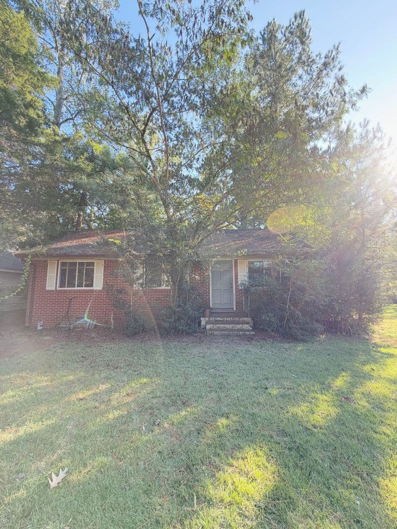 Williamsburg House: 120 Mimosa Drive