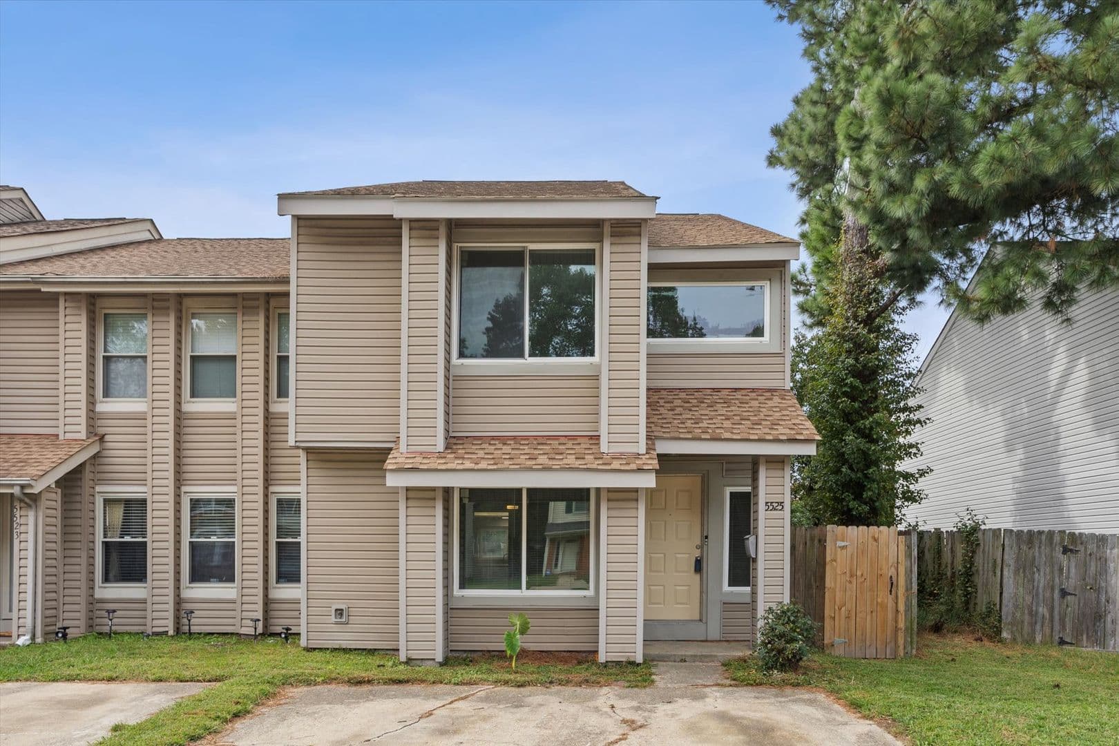 Virginia Beach Townhome: 5525 Campus Drive