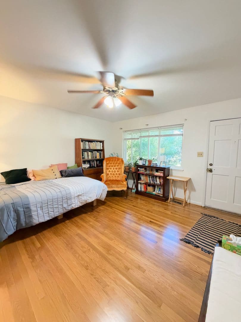 Williamsburg House: 120 Mimosa Drive