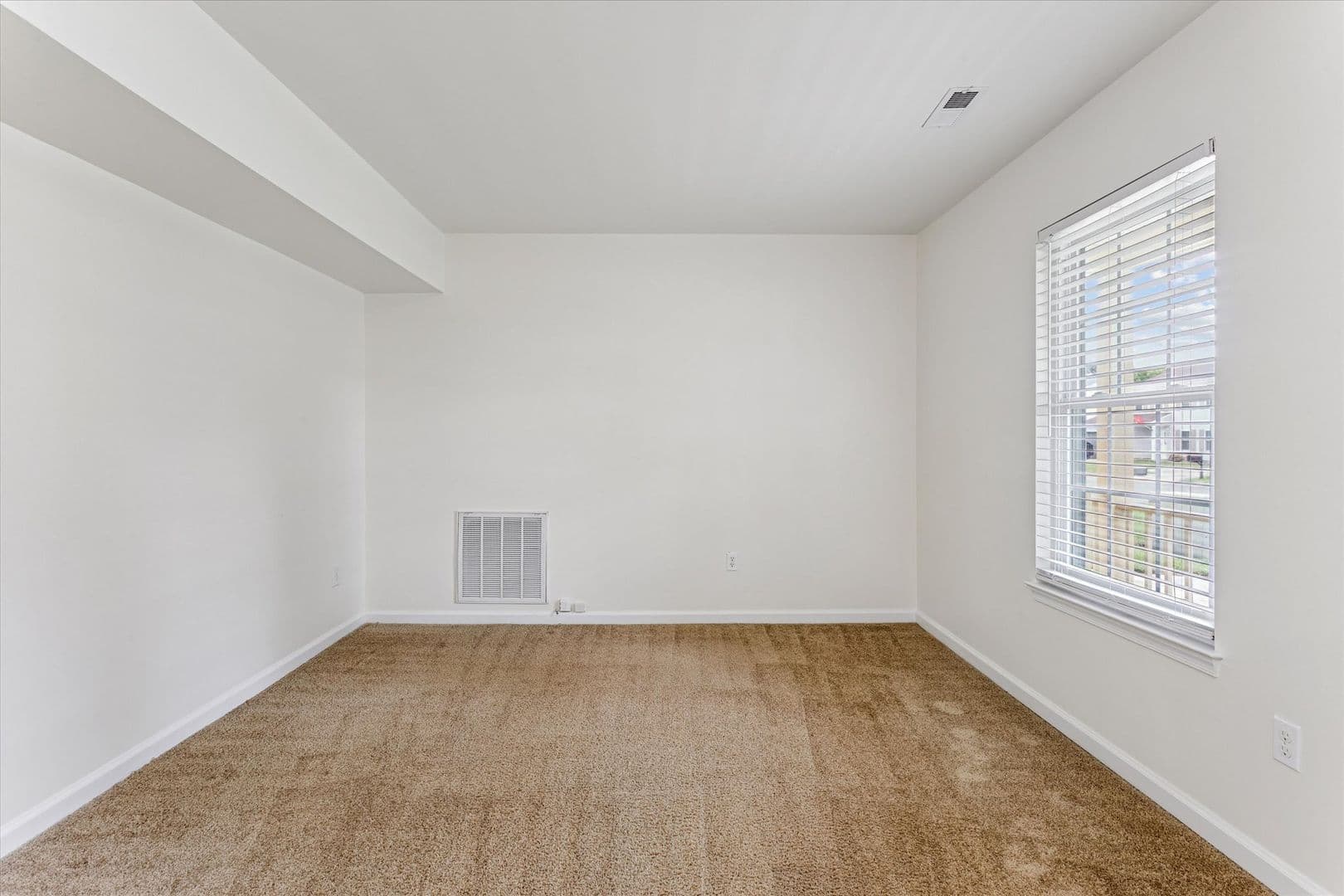 Newport News House: 724 Galleon Drive