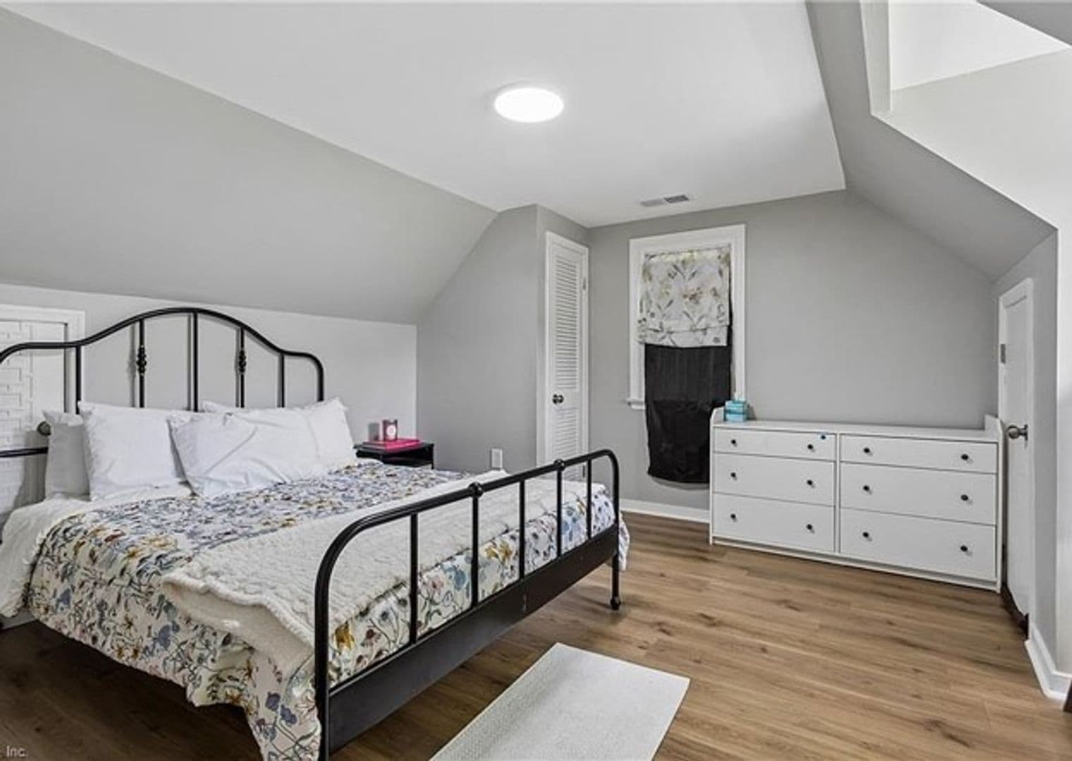 West Point House: 33345 King William Road