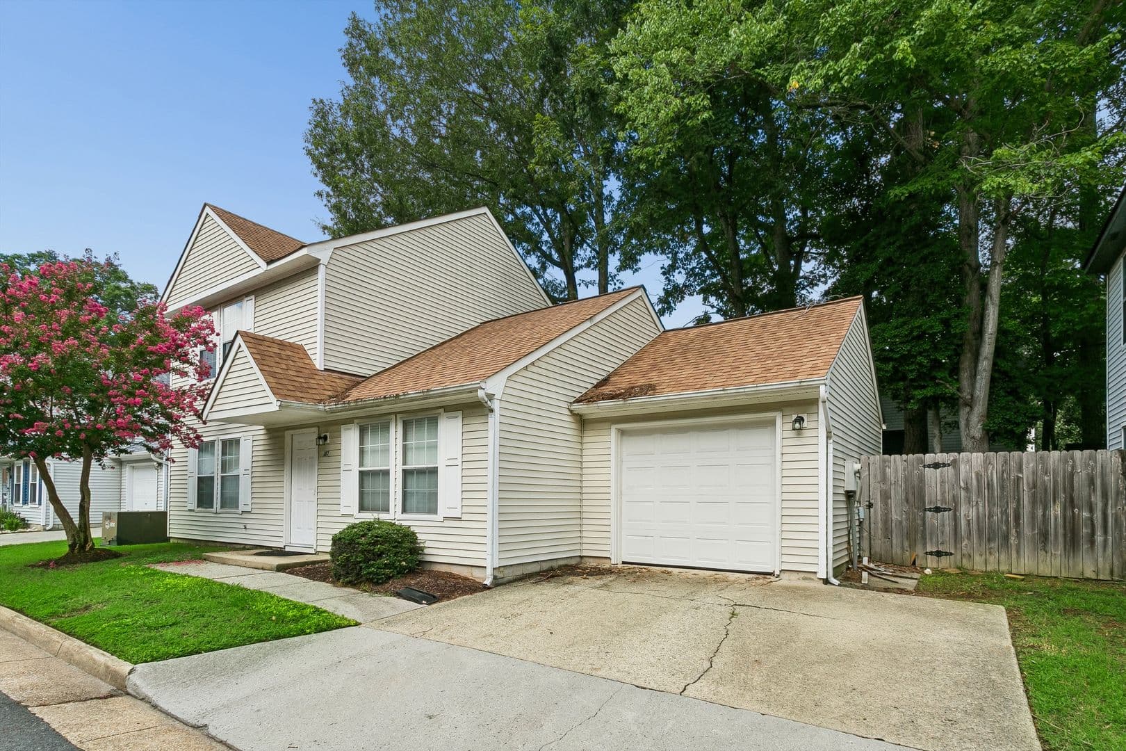Newport News House: 187 N Hunt Club Run