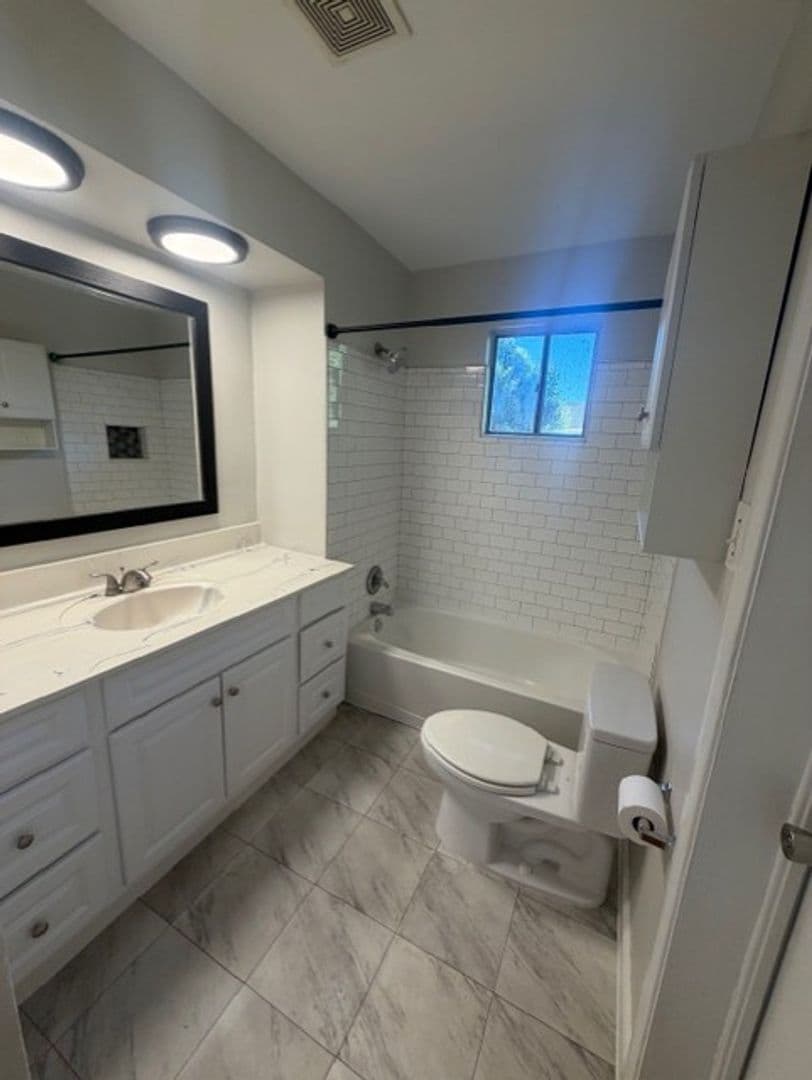 Virginia Beach House: 524 Rose Marie Avenue