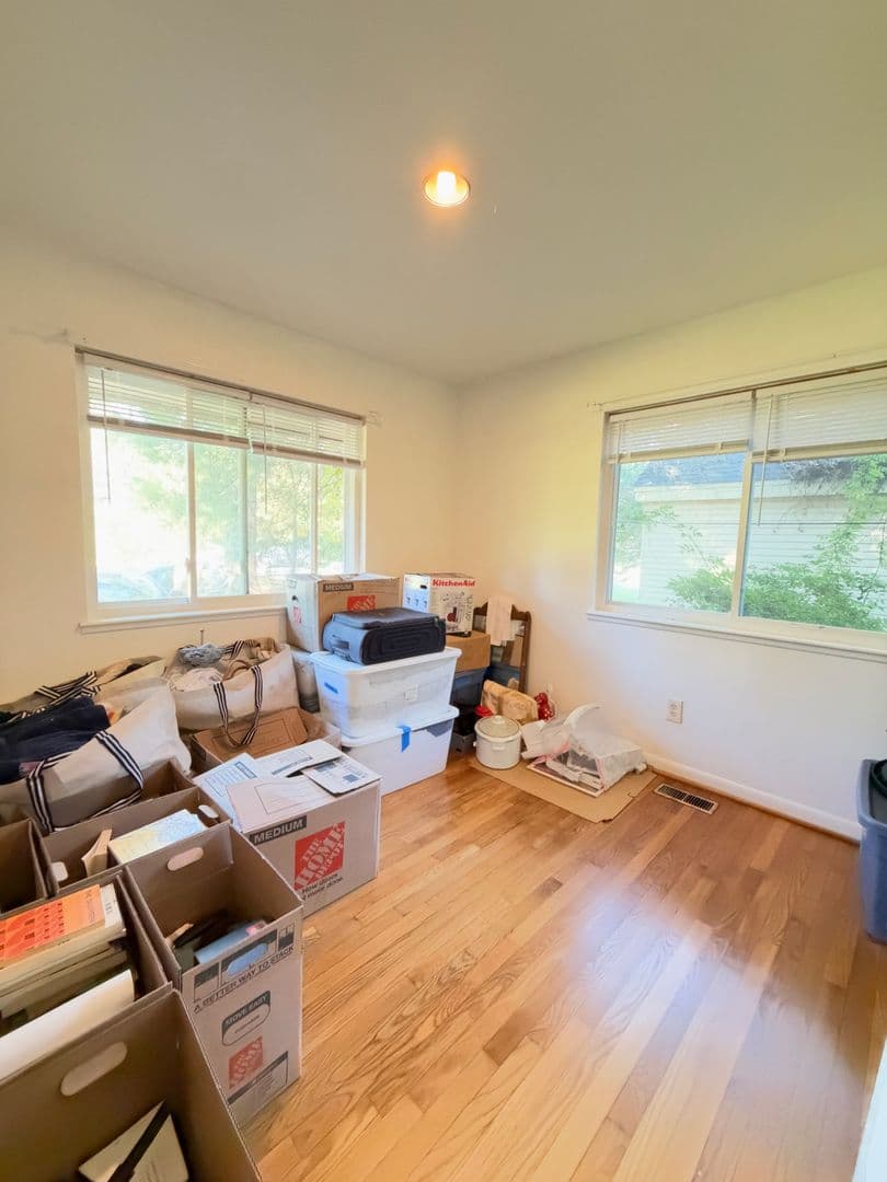 Williamsburg House: 120 Mimosa Drive