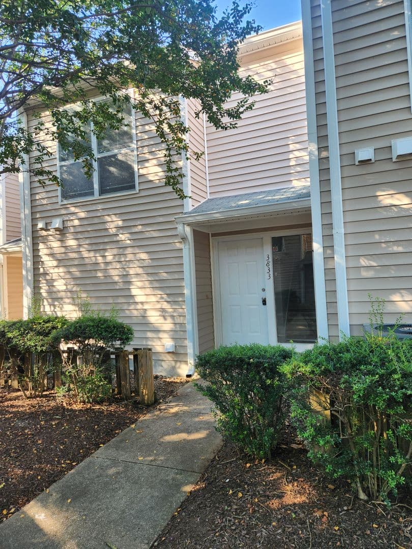 Williamsburg House: 3833 Staffordshire Lane