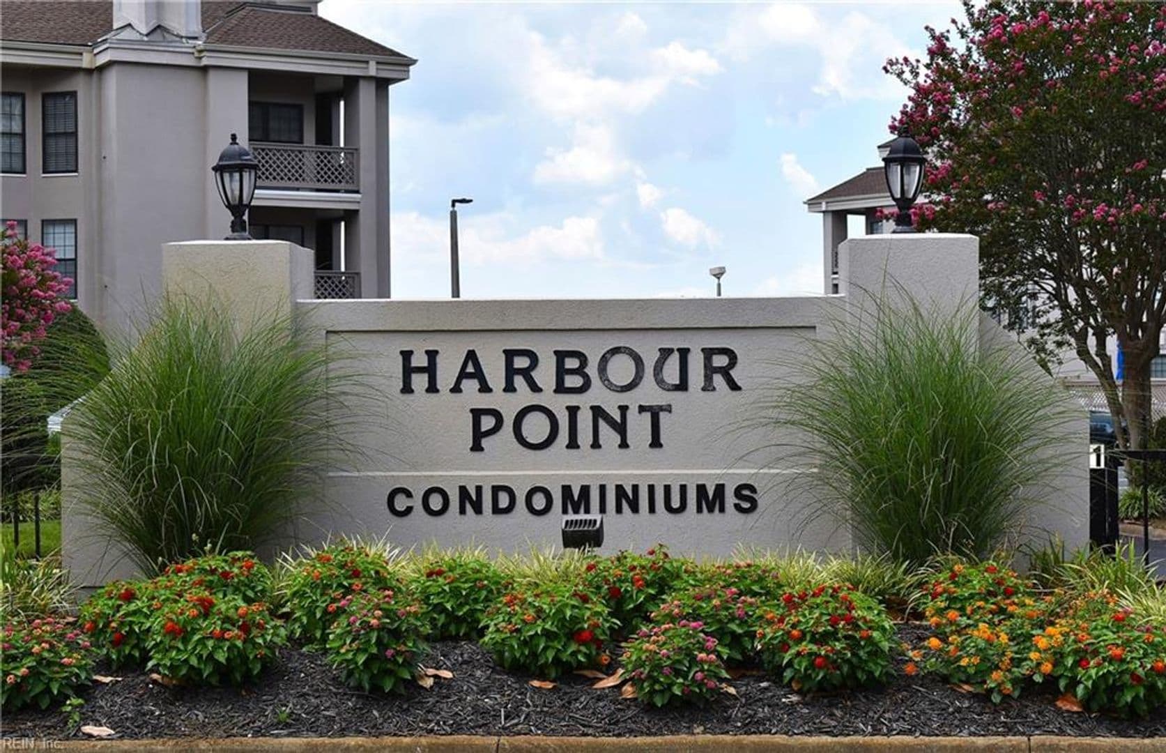 Virginia Beach Condo: 401 Harbour Point #302