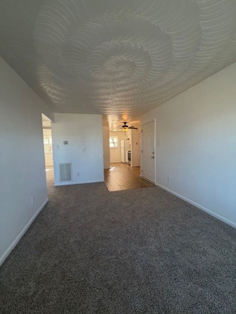 Norfolk House: 1949 Parkview Avenue #B