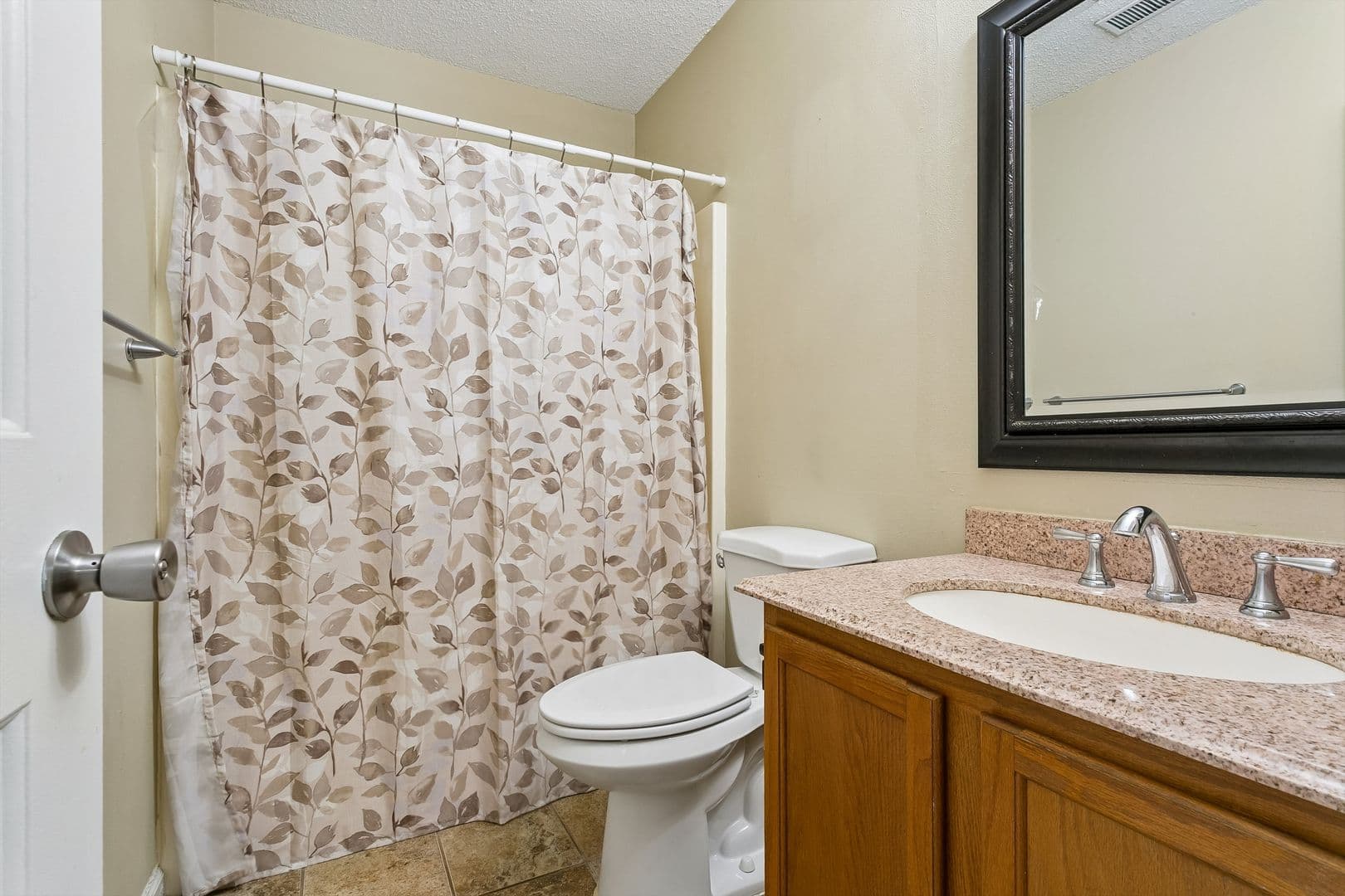 Newport News House: 187 N Hunt Club Run