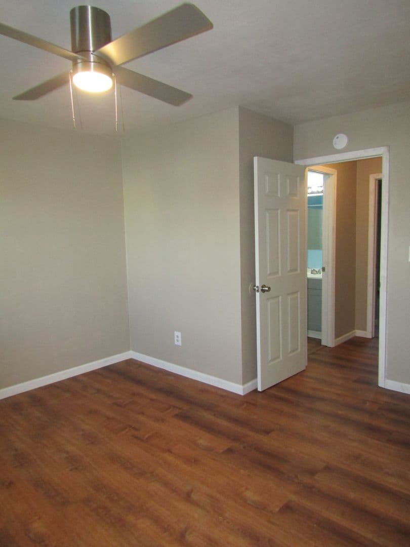 Virginia Beach House: 615 Aubrey Drive