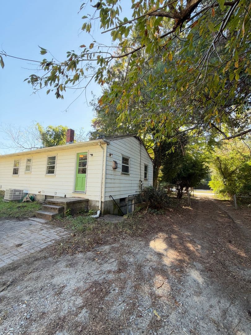 Williamsburg House: 115 Mimosa Drive