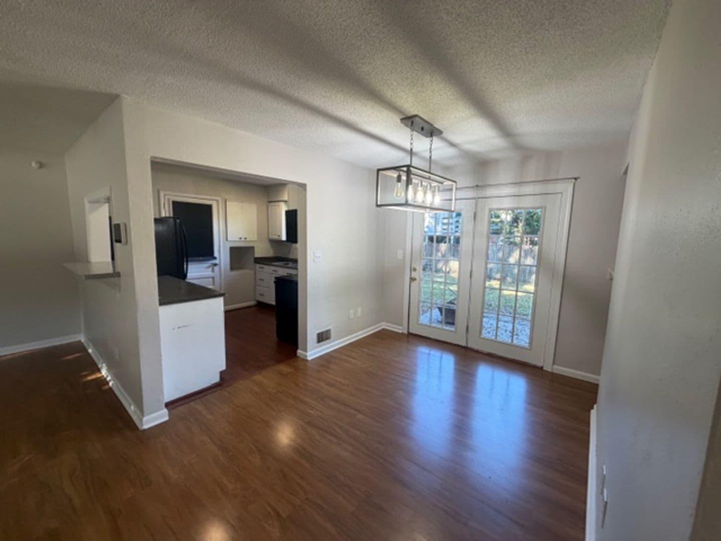 Virginia Beach House: 524 Rose Marie Avenue