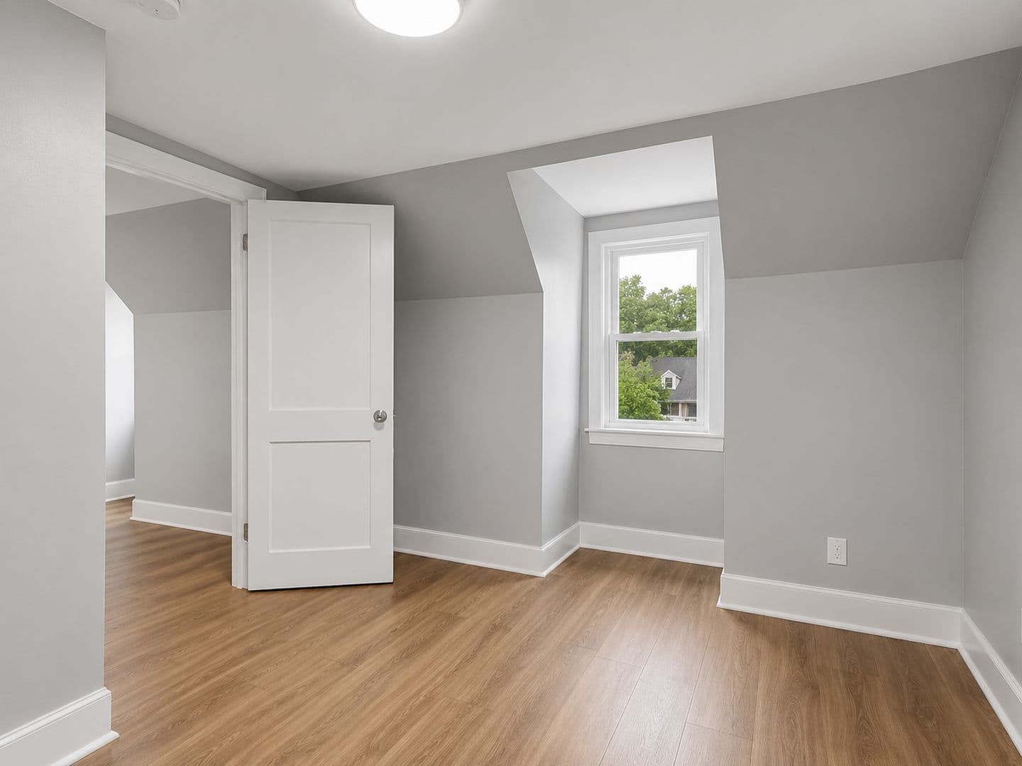 West Point House: 33345 King William Road
