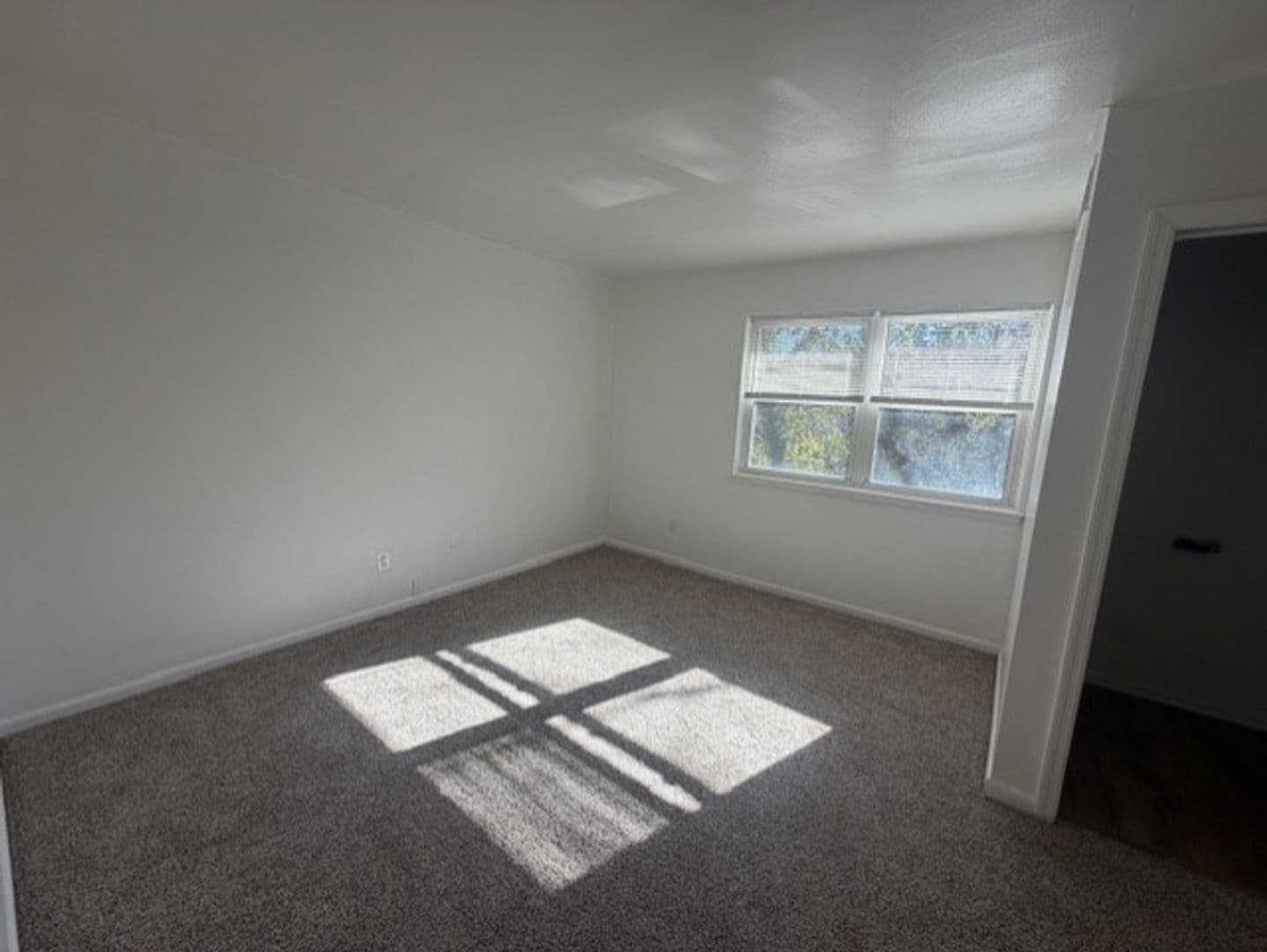 Norfolk House: 1949 Parkview Avenue #B