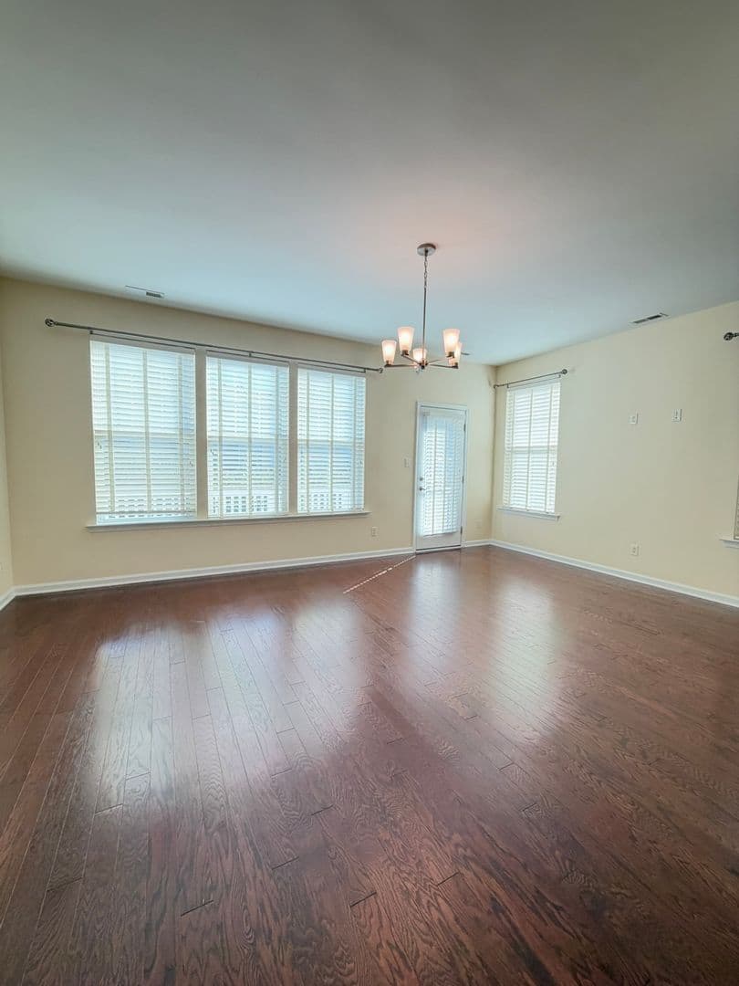 Williamsburg House: 4111 Prospect Street