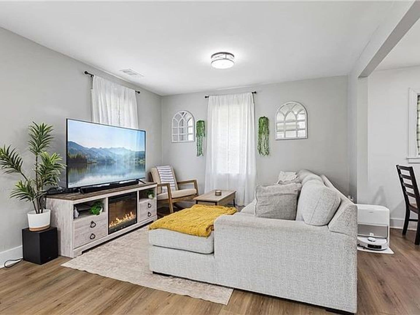 West Point House: 33345 King William Road
