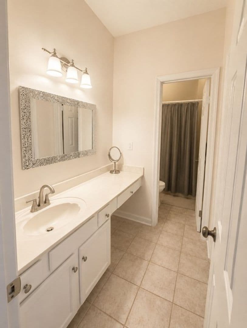 Virginia Beach Condo: 401 Harbour Point #302