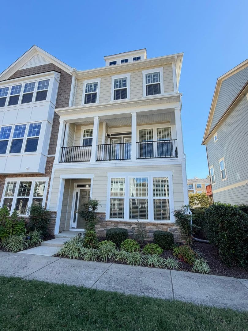 Williamsburg House: 4111 Prospect Street