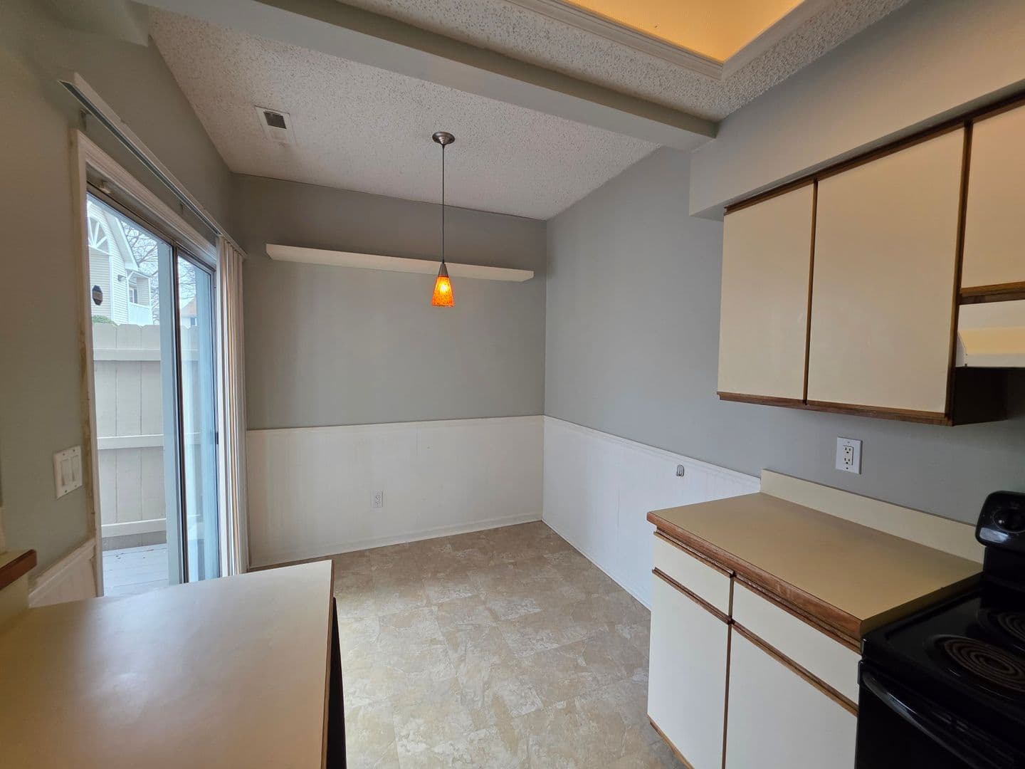 Virginia Beach Condo: 814 Gable Way