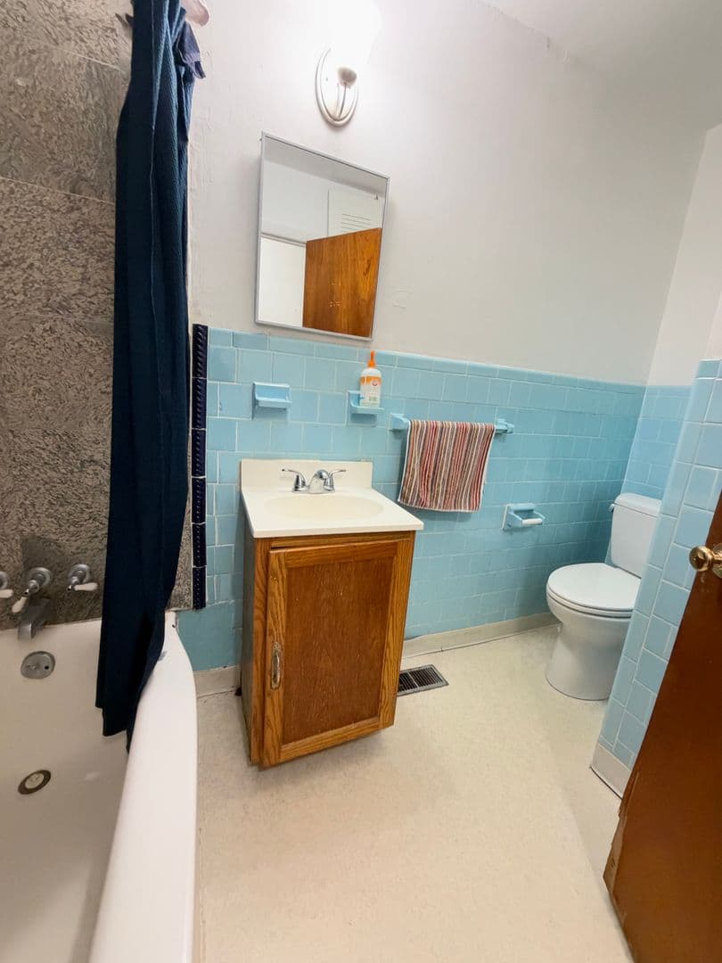Williamsburg House: 120 Mimosa Drive