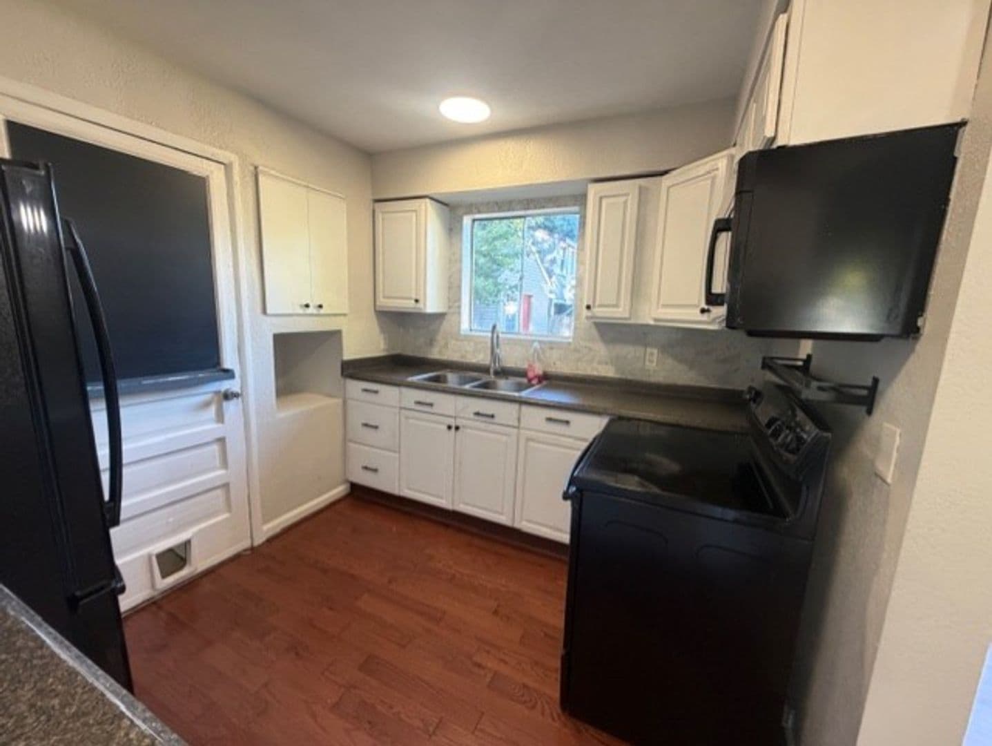 Virginia Beach House: 524 Rose Marie Avenue