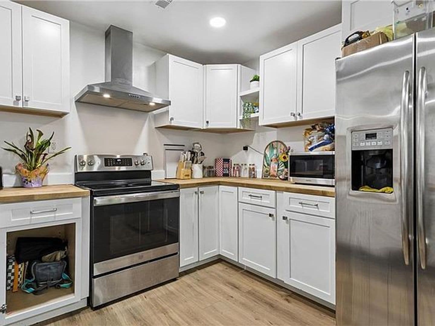 West Point House: 33345 King William Road