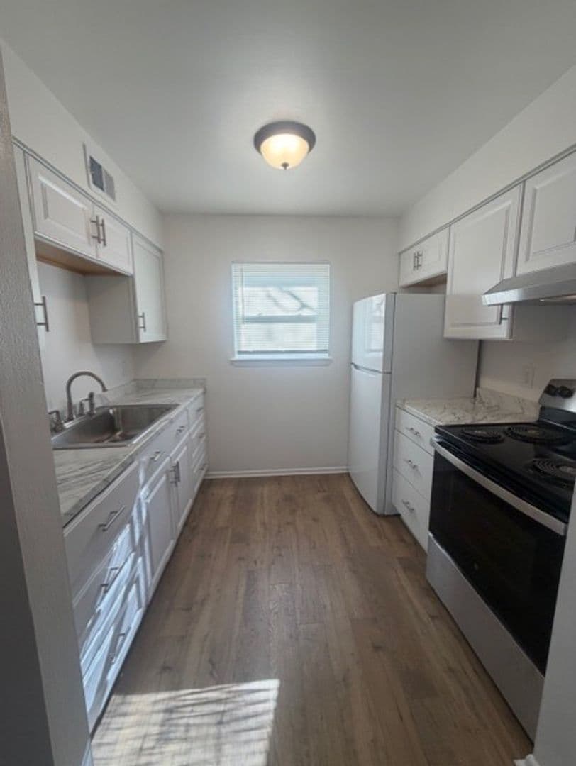 Norfolk House: 1949 Parkview Avenue #B