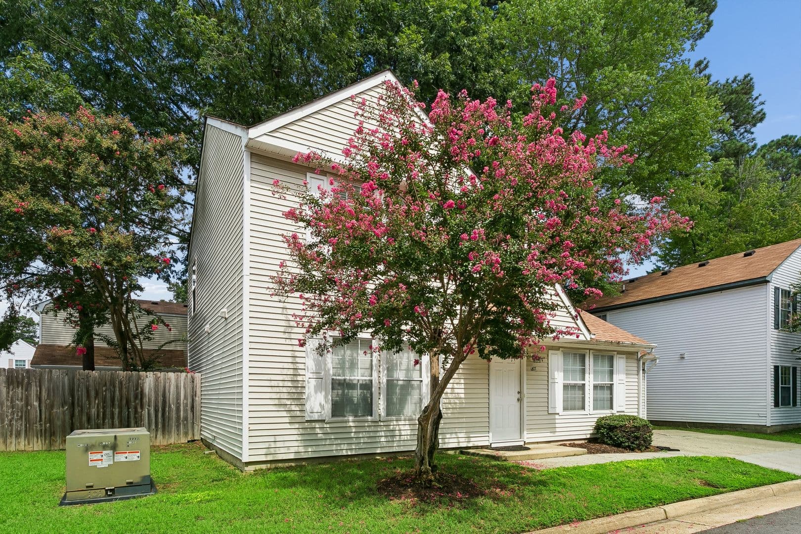 Newport News House: 187 N Hunt Club Run