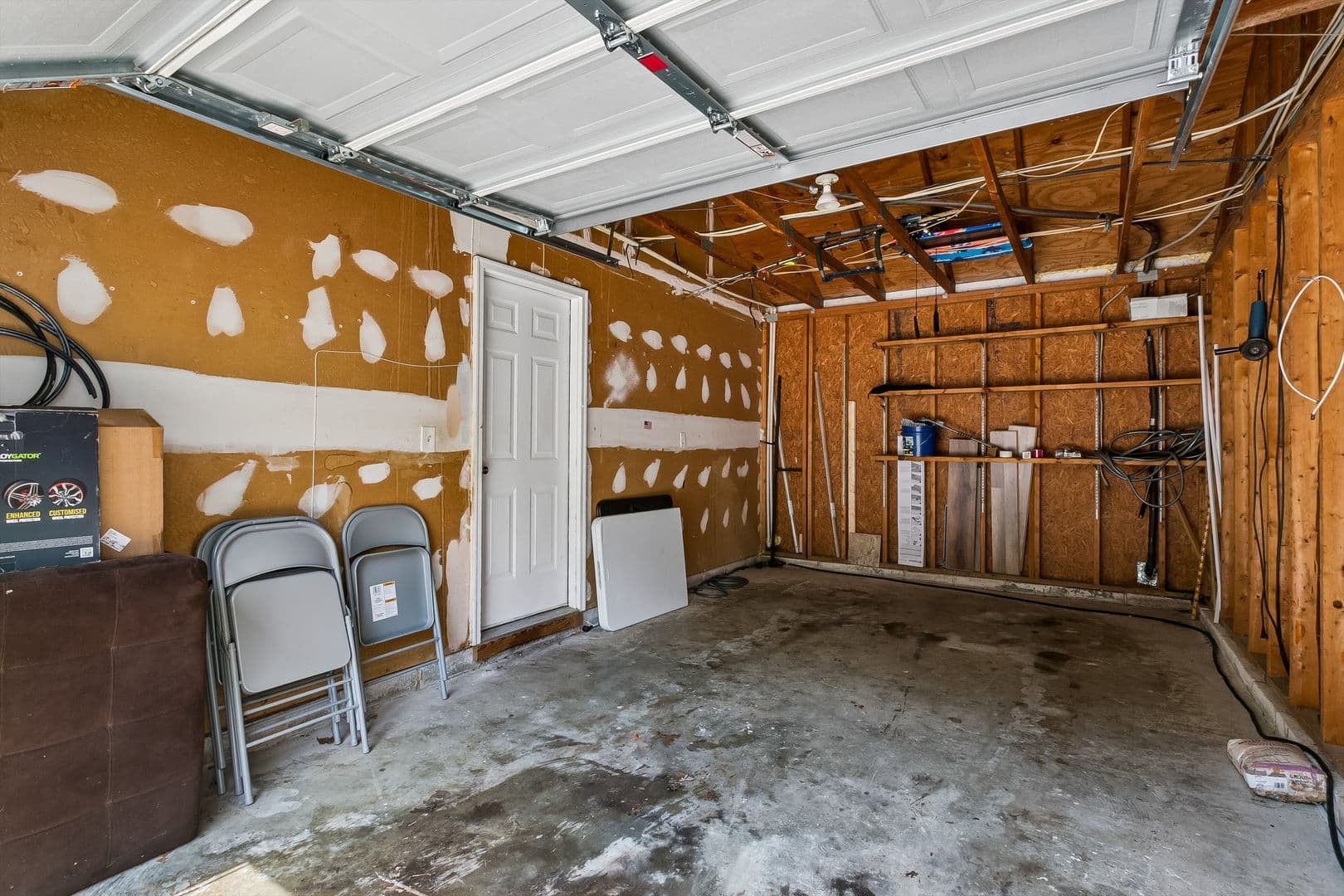 Newport News House: 187 N Hunt Club Run