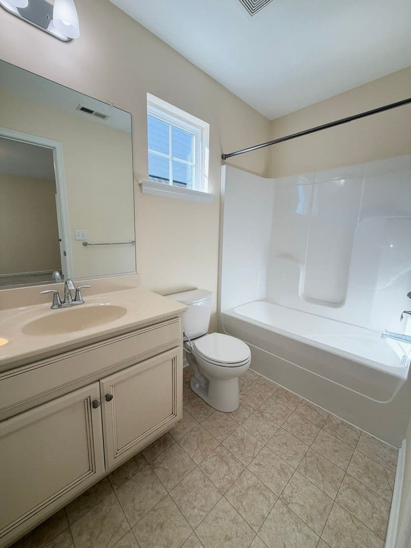 Williamsburg House: 4111 Prospect Street