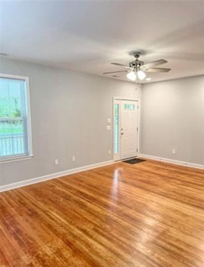 Williamsburg House: 205 Neck O Land Road