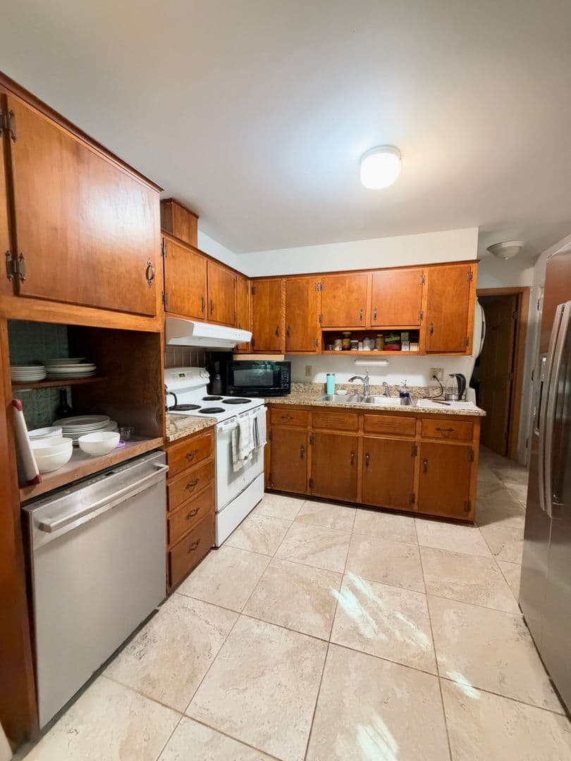 Williamsburg House: 120 Mimosa Drive