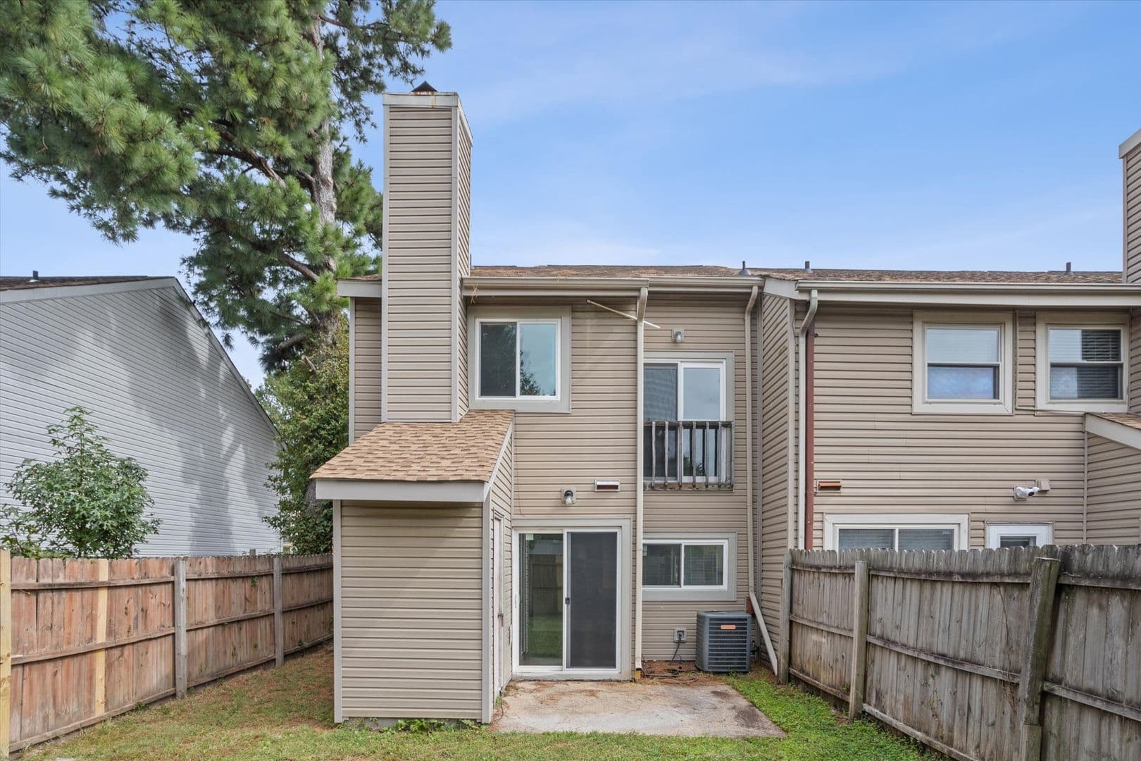 Virginia Beach Townhome: 5525 Campus Drive