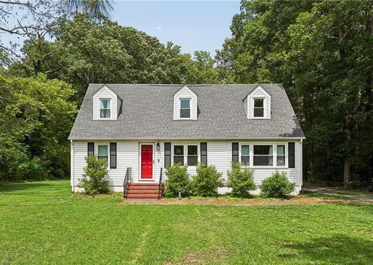 West Point House: 33345 King William Road