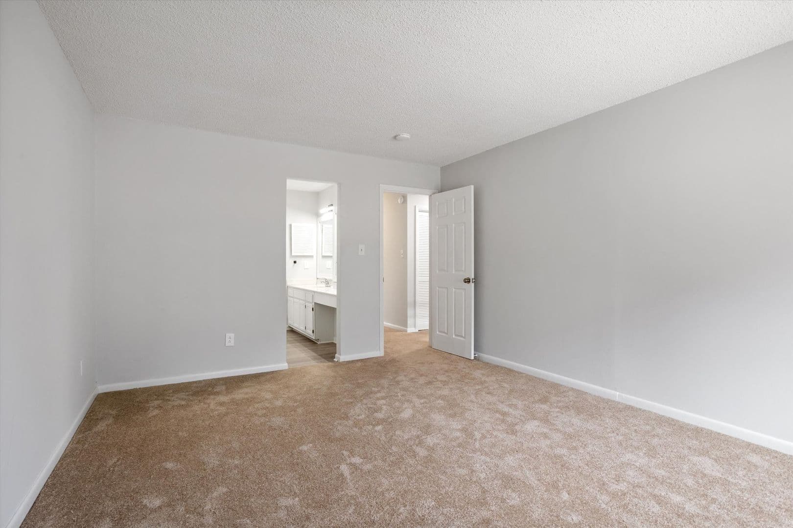 Virginia Beach Townhome: 5525 Campus Drive