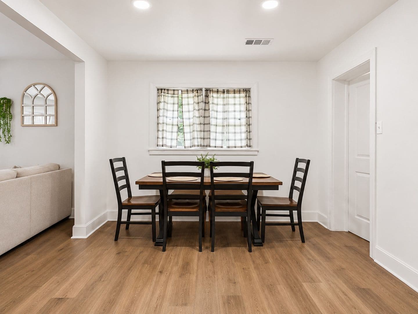 West Point House: 33345 King William Road