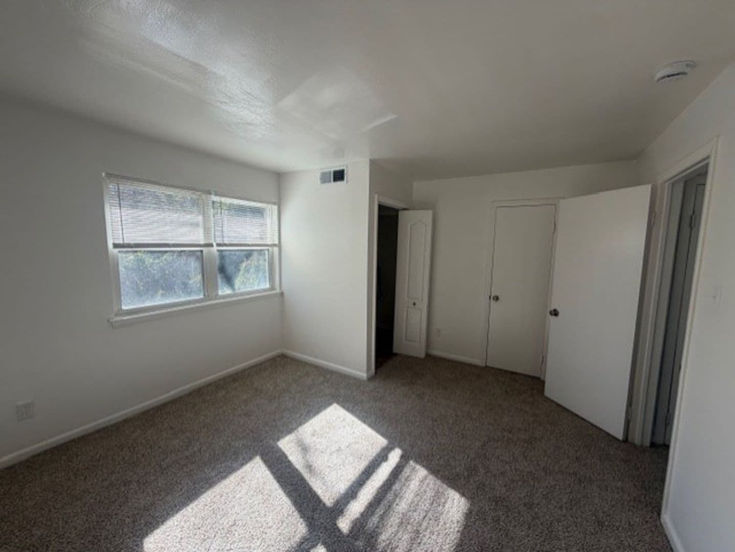 Norfolk House: 1949 Parkview Avenue #B