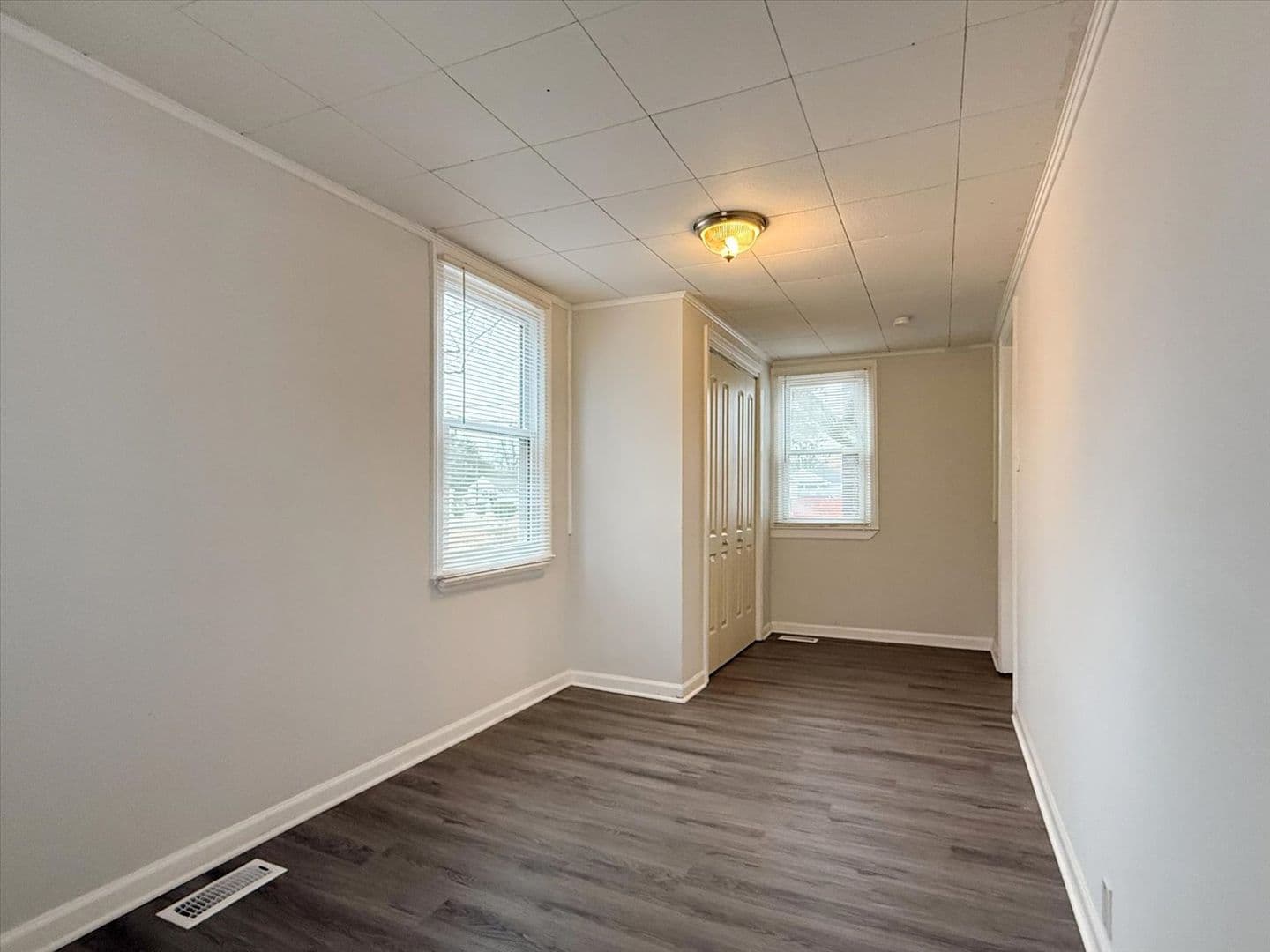 Newport News House: 5926 Madison Avenue
