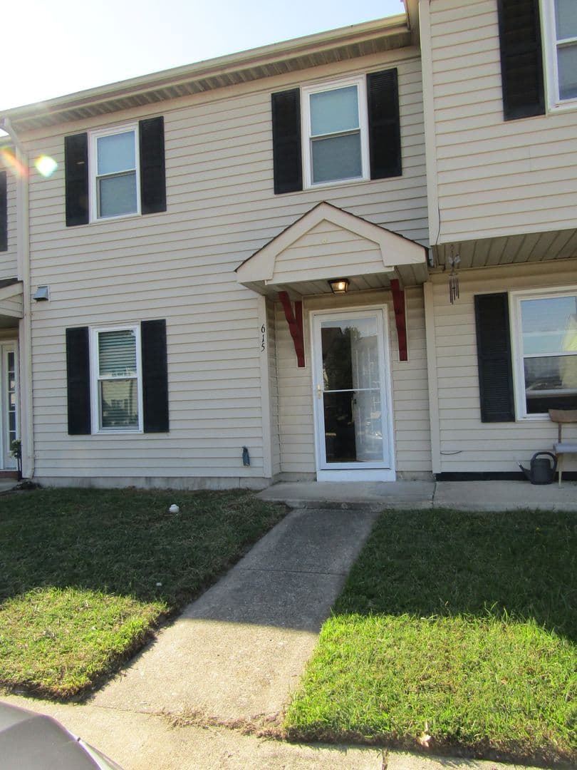 Virginia Beach House: 615 Aubrey Drive