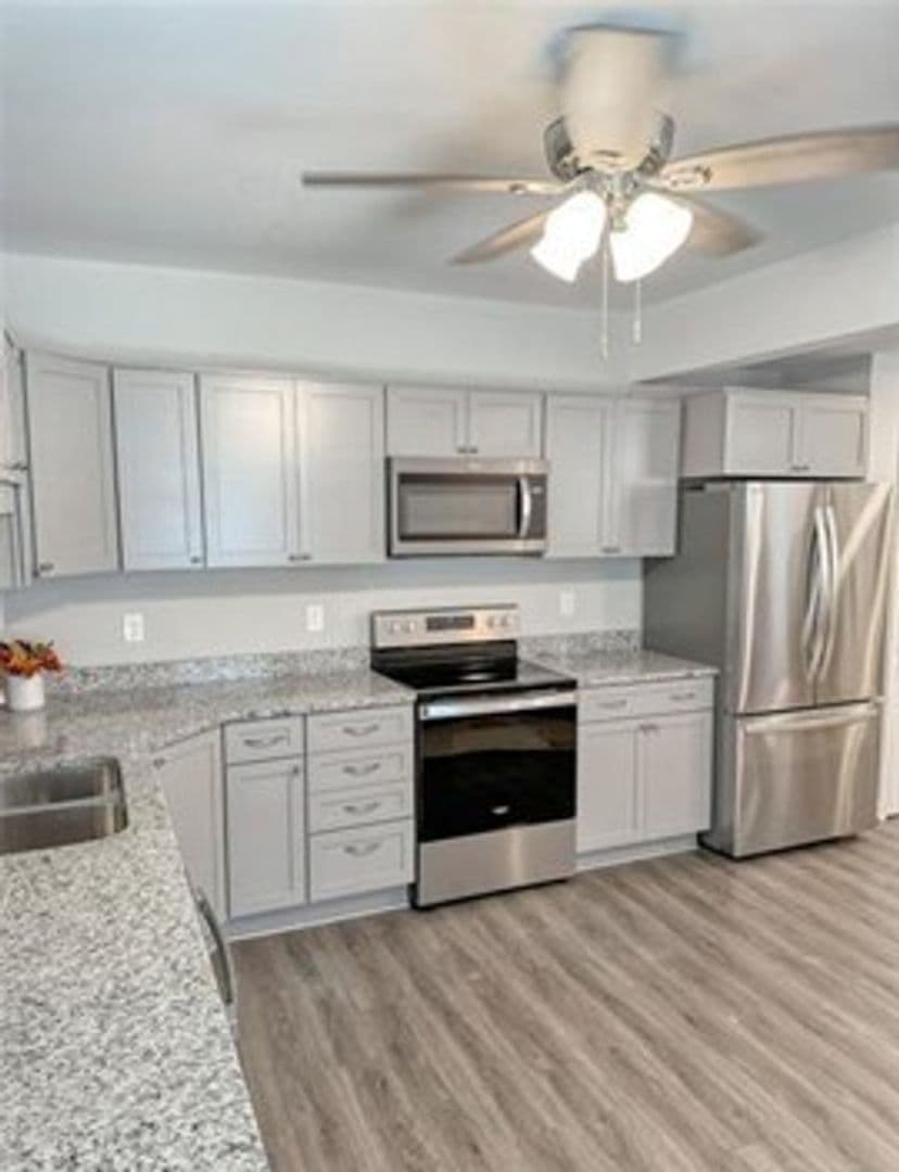 Williamsburg House: 205 Neck O Land Road