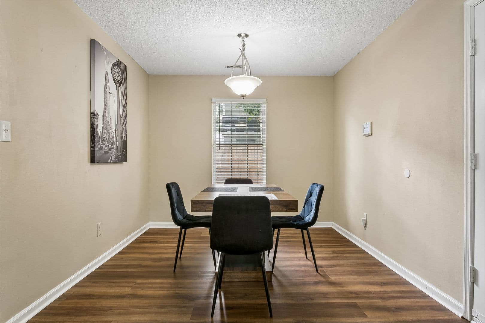Newport News House: 187 N Hunt Club Run
