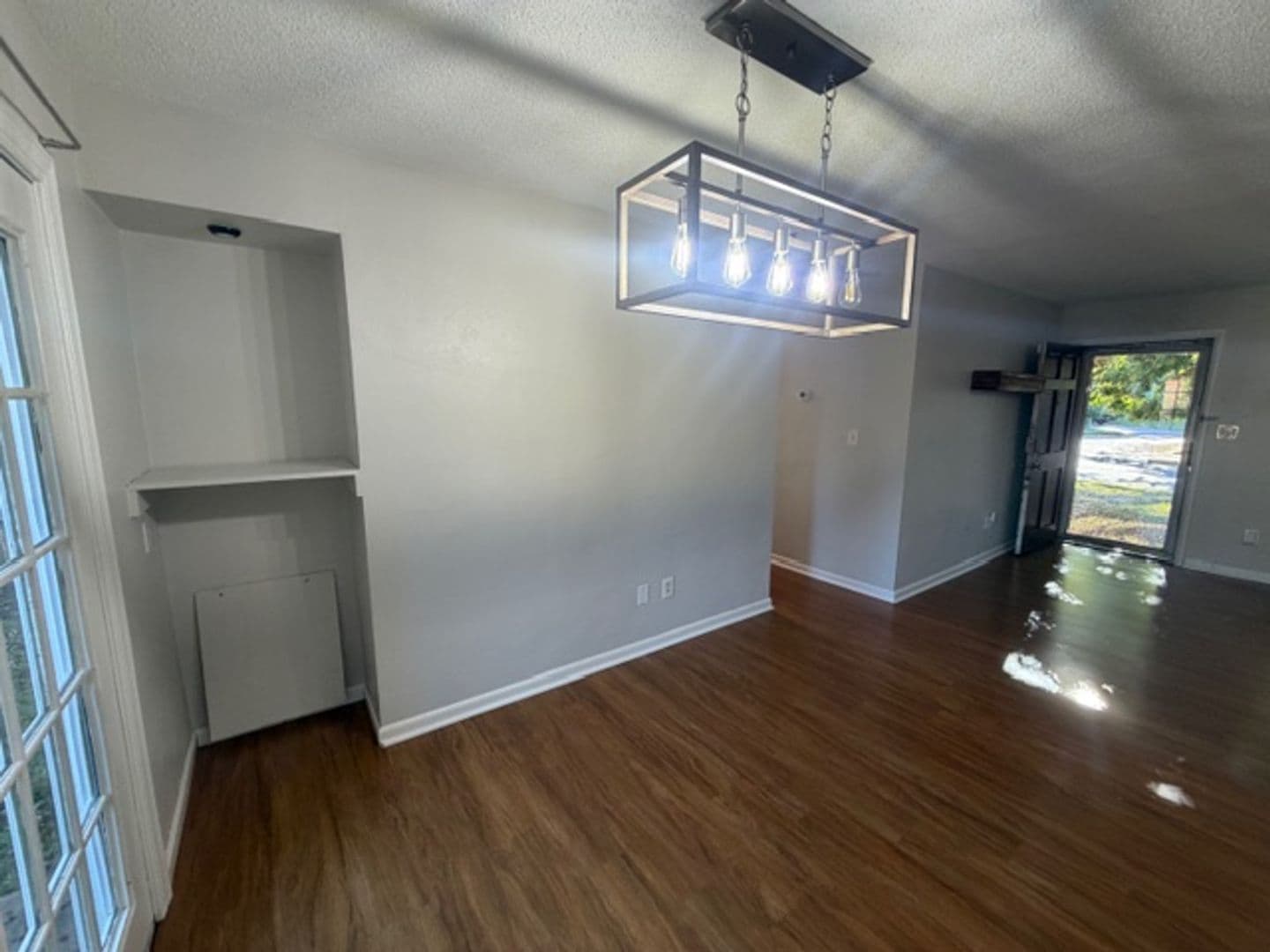 Virginia Beach House: 524 Rose Marie Avenue