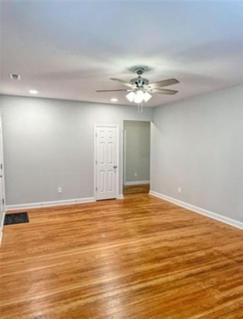 Williamsburg House: 205 Neck O Land Road