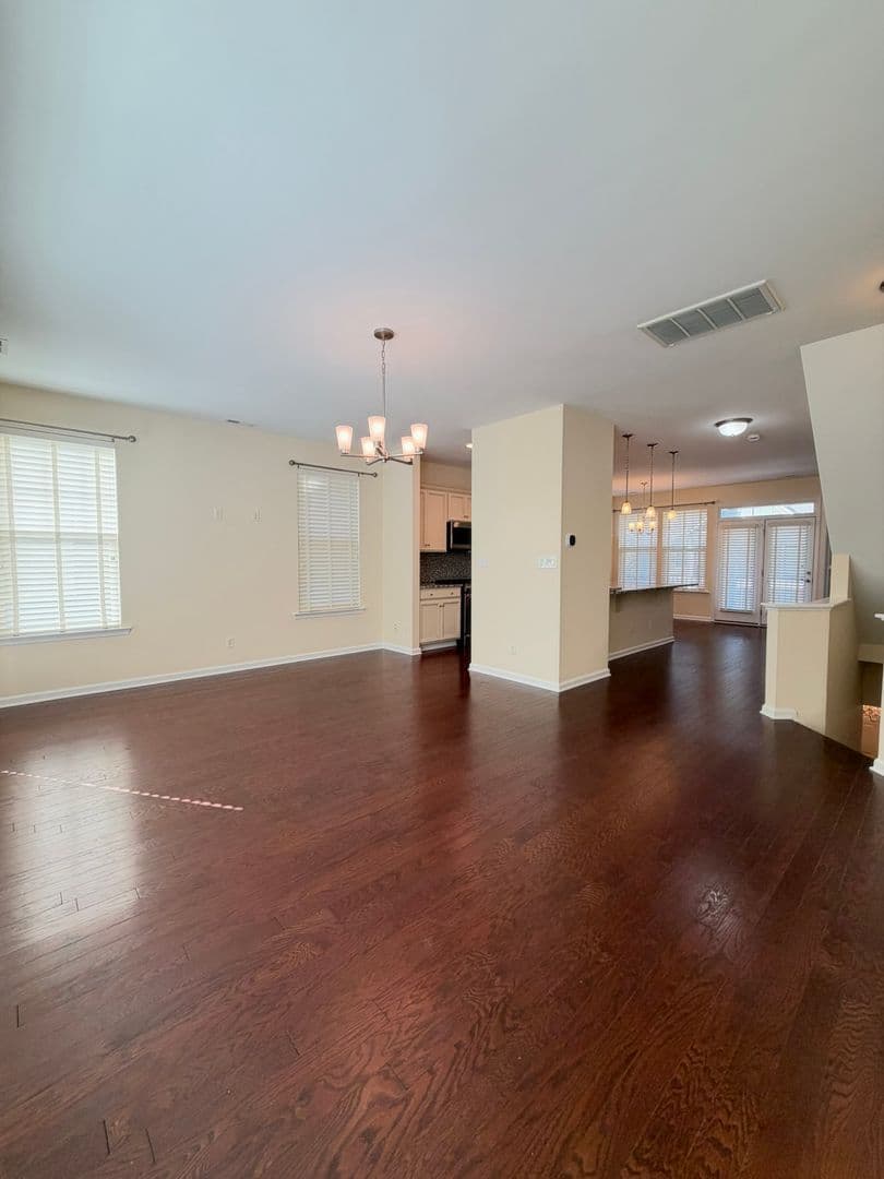 Williamsburg House: 4111 Prospect Street