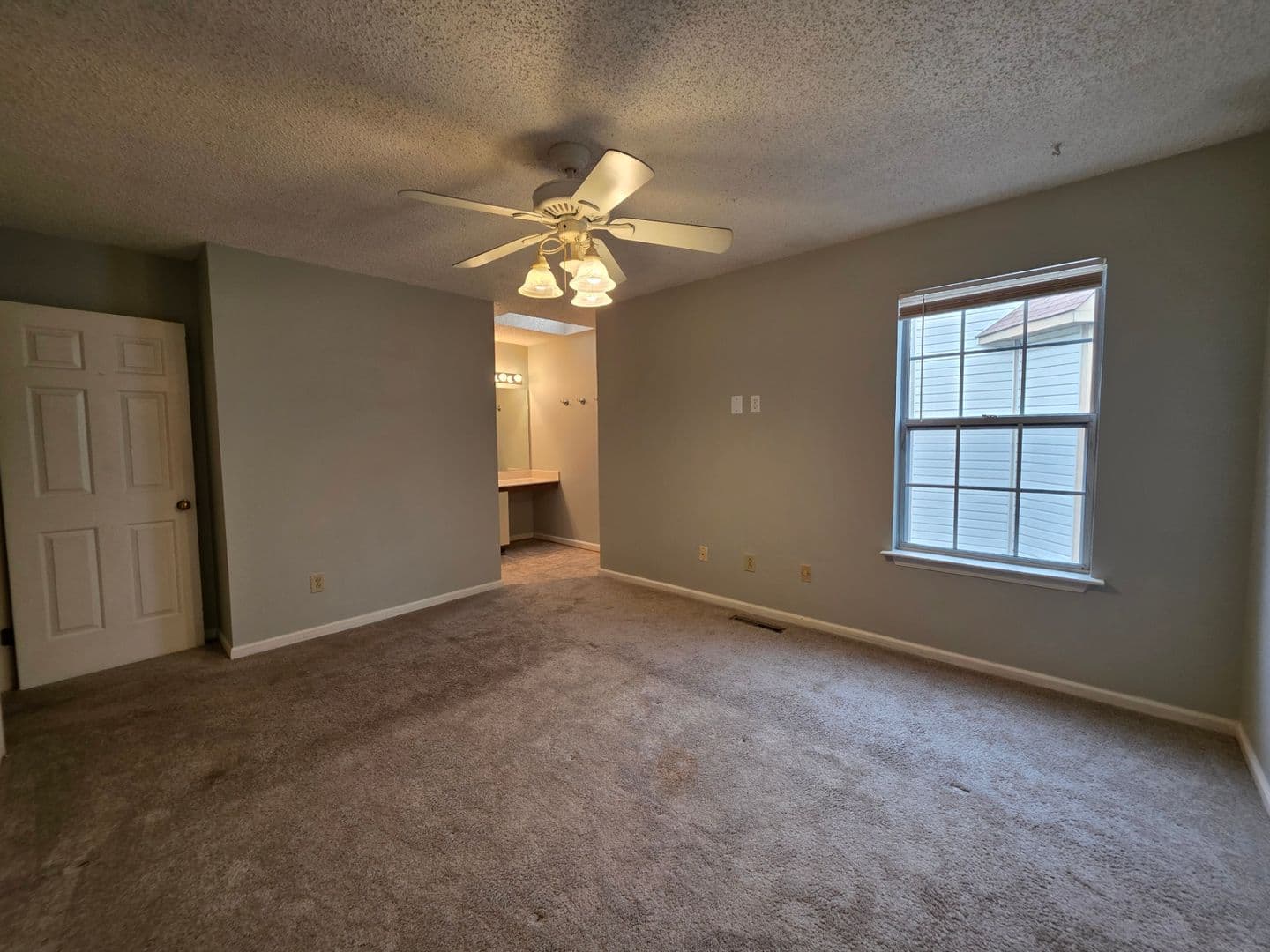 Virginia Beach Condo: 814 Gable Way
