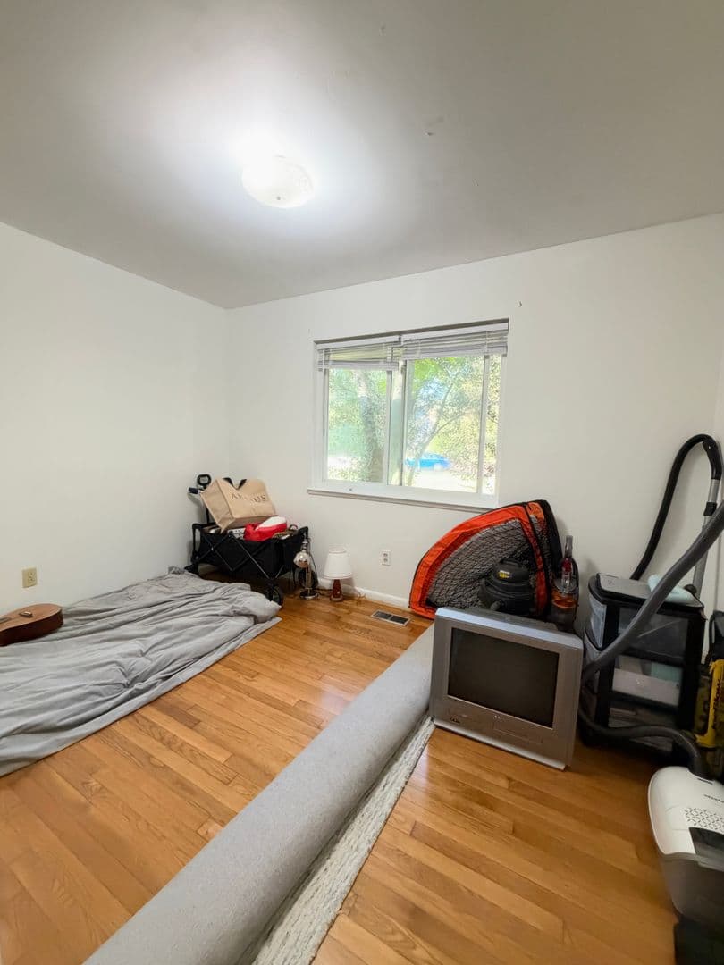 Williamsburg House: 120 Mimosa Drive