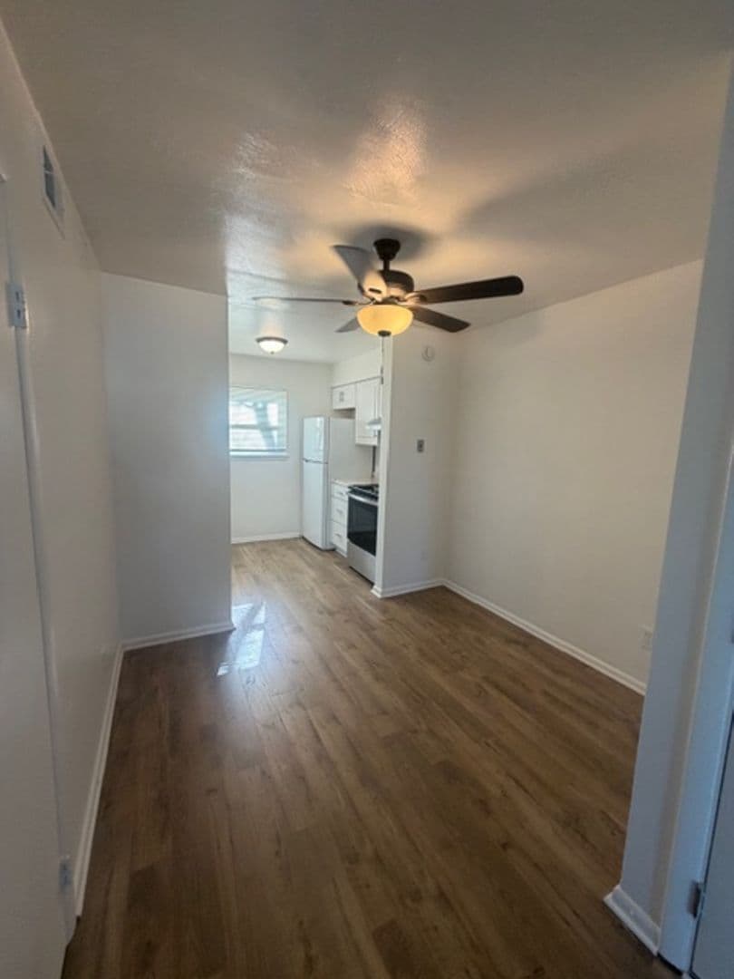 Norfolk House: 1949 Parkview Avenue #B