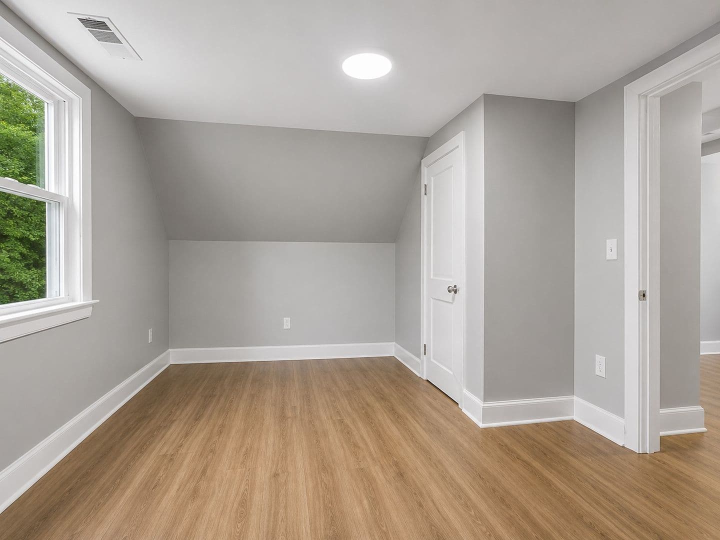 West Point House: 33345 King William Road