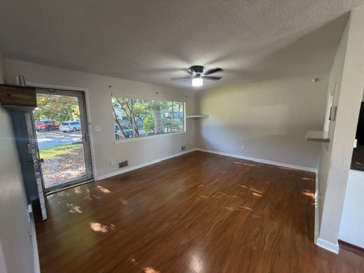 Virginia Beach House: 524 Rose Marie Avenue