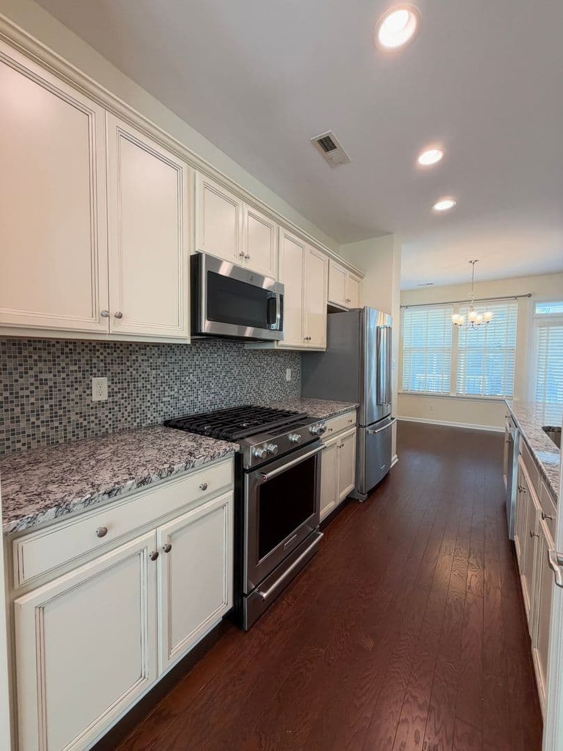 Williamsburg House: 4111 Prospect Street