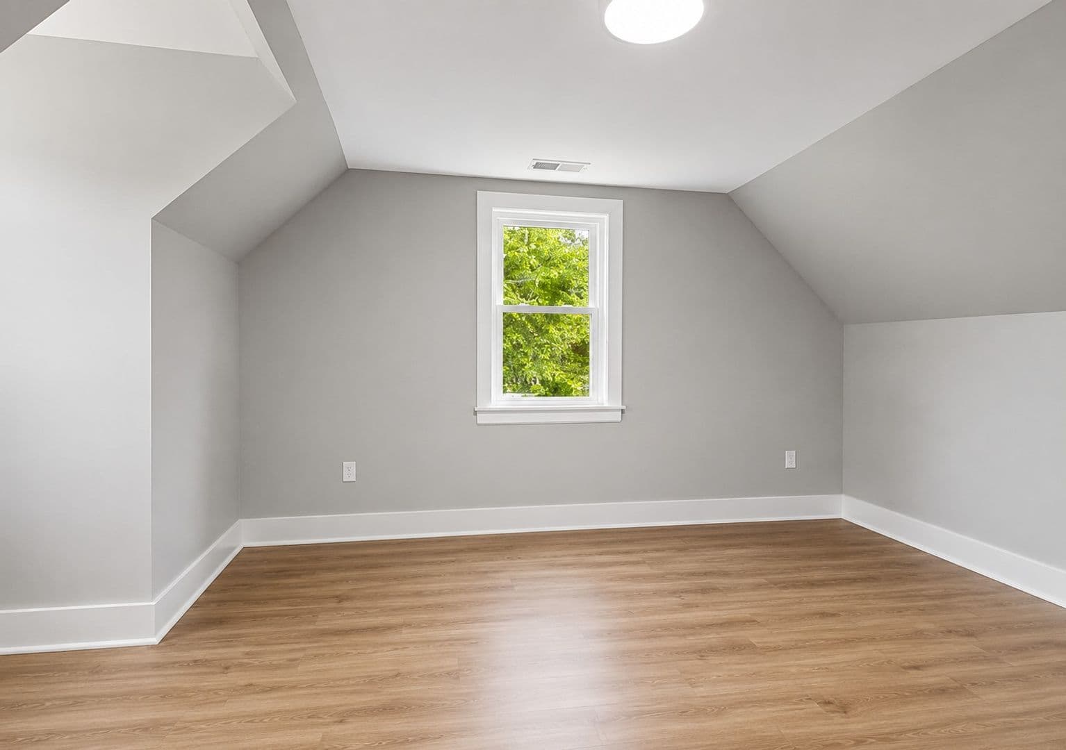 West Point House: 33345 King William Road